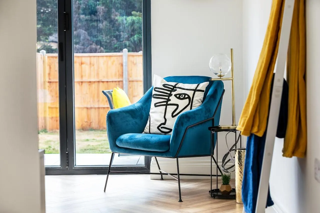Stunning West London Garden Flat 4Bed 2 Bath Free Parking 10 Occupancy Apartment United Kingdom